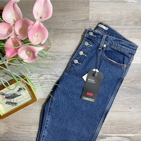 Levi's Premium Wedgie Straight High Rise Jeans - Picture 7 of 16